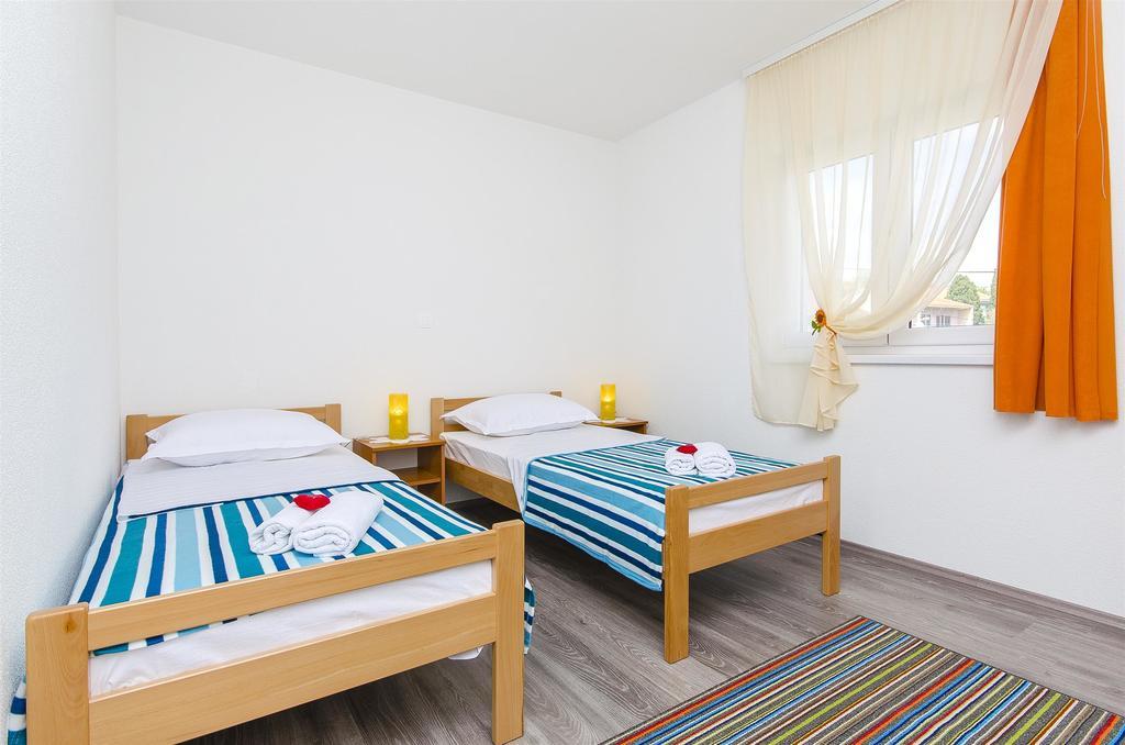 Apartments Branka Trogir Exterior foto