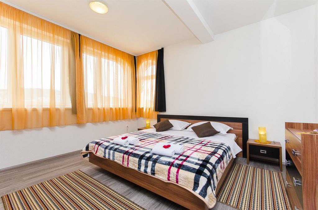Apartments Branka Trogir Exterior foto